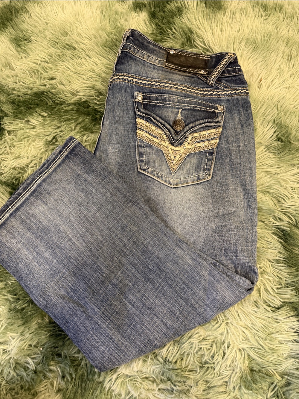 Vigoss Light Blue denim capris with Embroidered Back Pockets